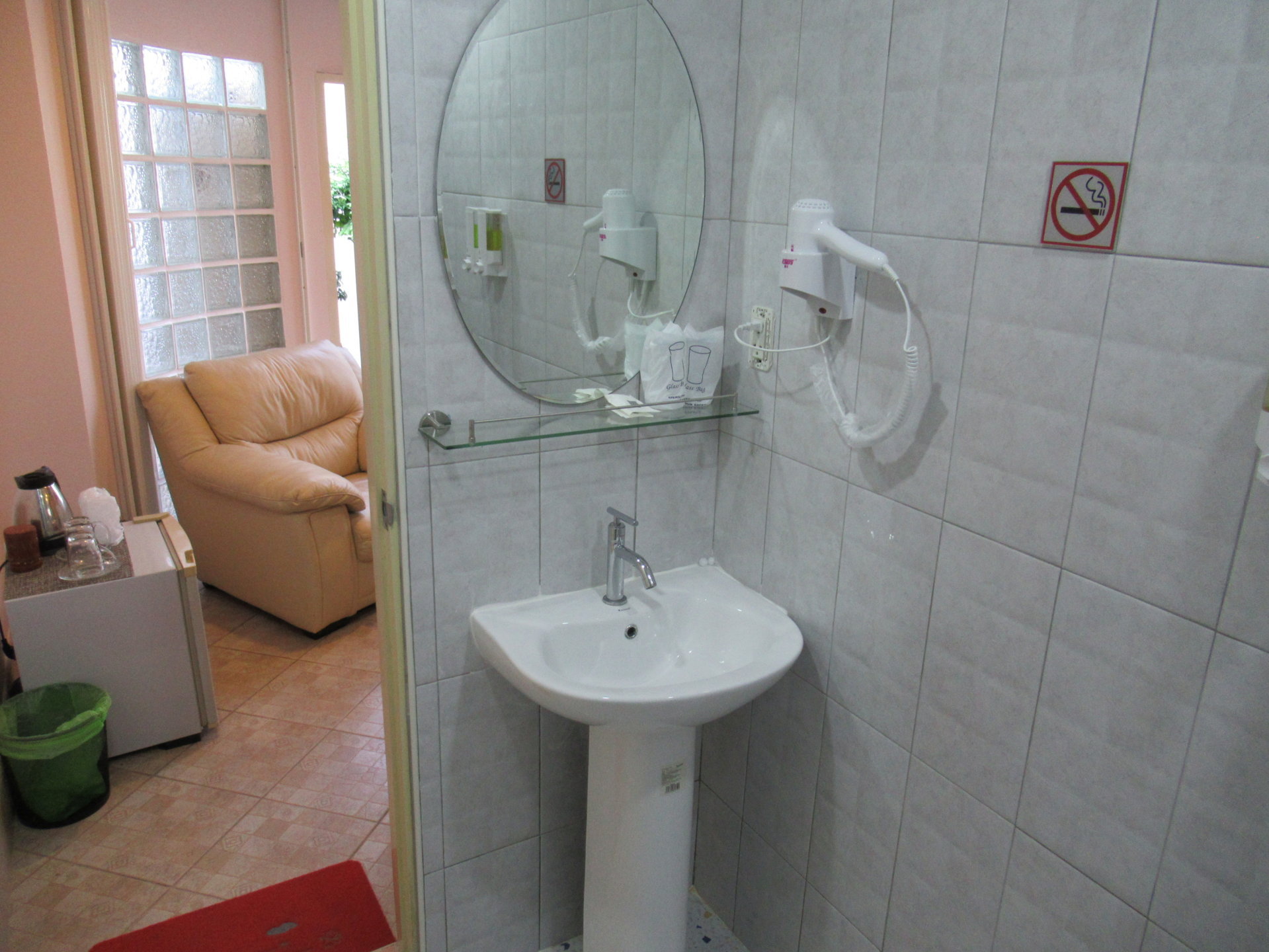 Our cheap economy room has a small bathroom with toilet and shower. 