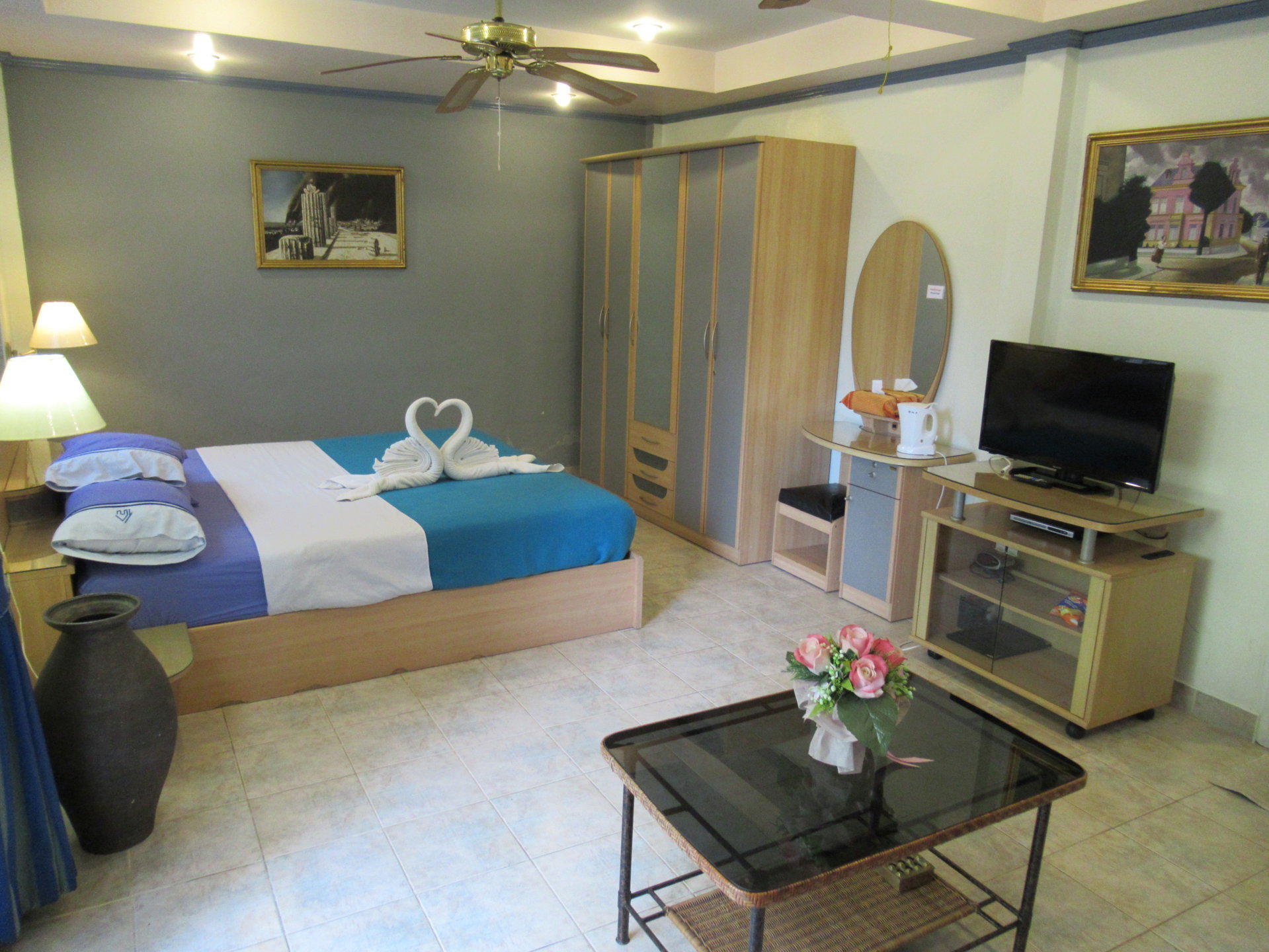 Moderne, mooie hotelkamer in Pattaya. 